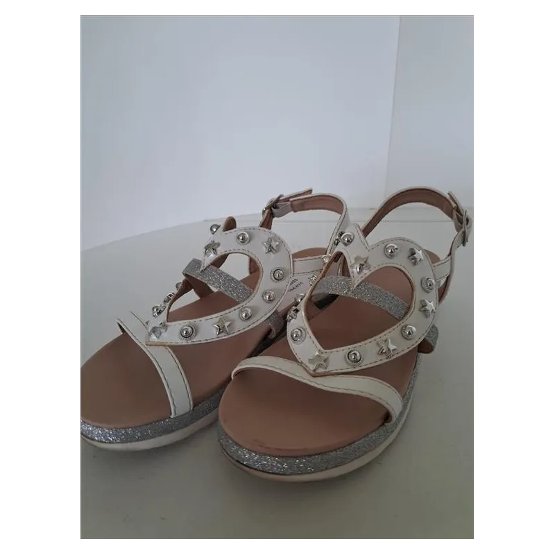 Sandali Bianchi Con Borchie e Cuore N 32