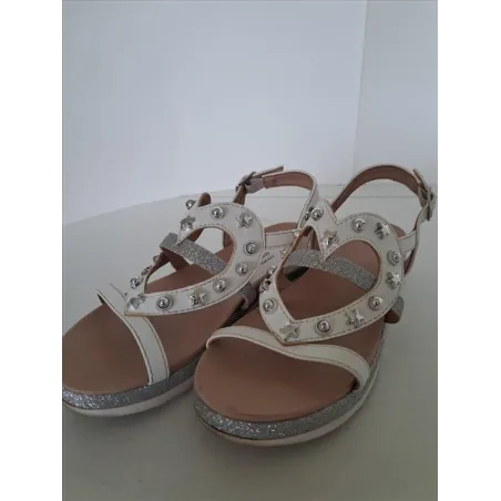 Sandali Bianchi Con Borchie e Cuore N 32