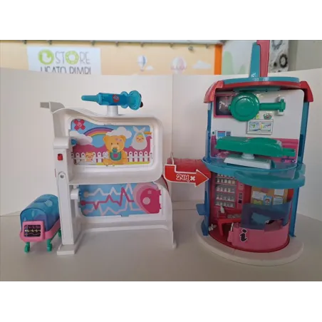 Ospedale Piny Pon Con Diverse Stanze e Accessori