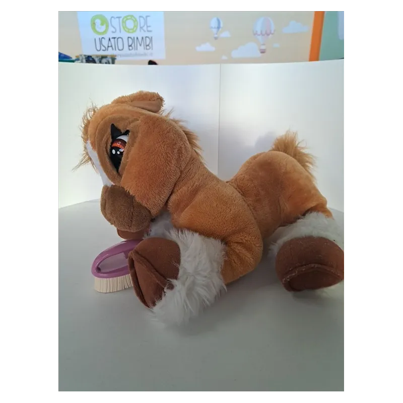 Cavallo Apre Chiude Gli Occhi