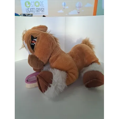 Cavallo Apre Chiude Gli Occhi