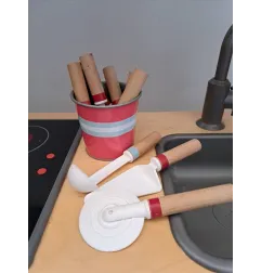 Vasetto In Latta Con Utensili Da Cucina In Legno