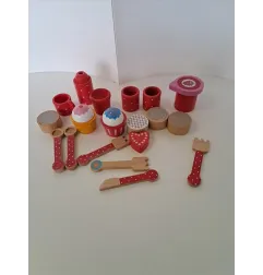Set Colazione The, Caffè Con Tazzine Rosse, Marmellata, Posatine