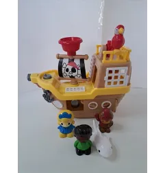 Galeone Con Personaggi e Squalo Bianco