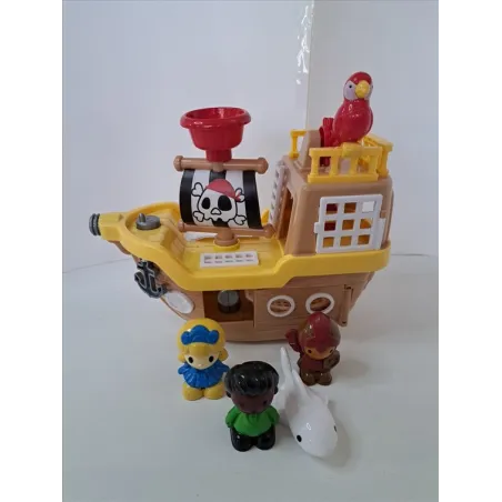 Galeone Con Personaggi e Squalo Bianco