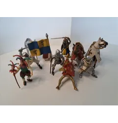 Set Personaggi Del Castello Cavalieri, Re, Cavalli, Giullare Schleich