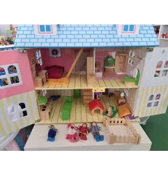 Casa Delle Bambole In Legno Con Tutti Gli Arredi