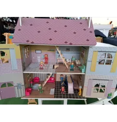 Casetta Delle Bambole In Legno Con Accessori e Famiglia