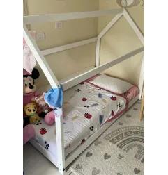 Lettino Montessoriano A Capanna Bianco Con Materasso e Coprimaterasso 164x84