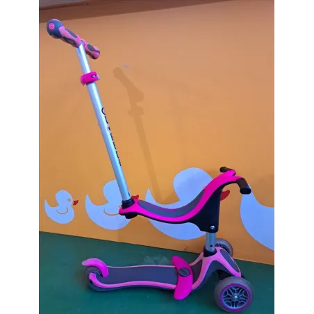 Monopattino Globber Rosa Con Accessorio Seduta e Maniglione Per Spingere Removibile