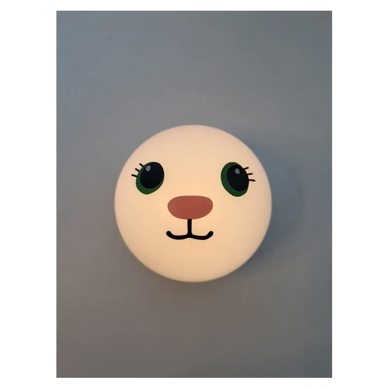 Lucina Che Si Accenda Schiacciando Gattino