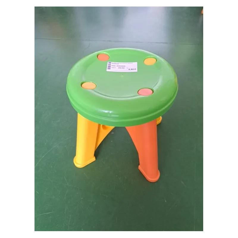 Sgabellino In Plastica Verde e Arancione