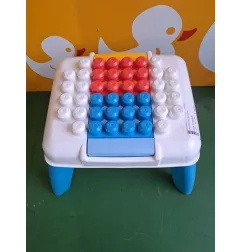 Tavolino Con Costruzioni
