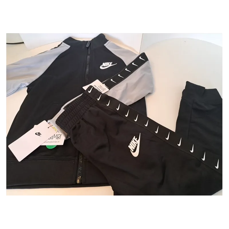 Tuta Completa Nike Nera E Grigia 5-6 A Con Piccola Macchia Su Spalla