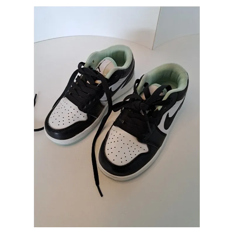Scarpe Nike Bianche e Nere N 30