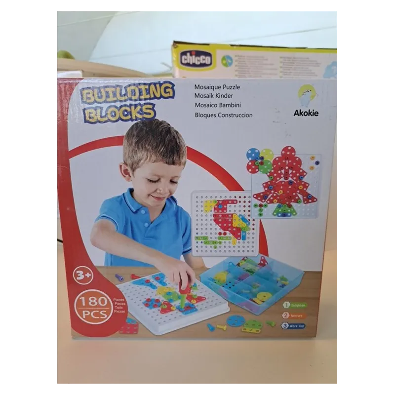 Gioco Crea Il Mosaico Con Viti E Cacciavite