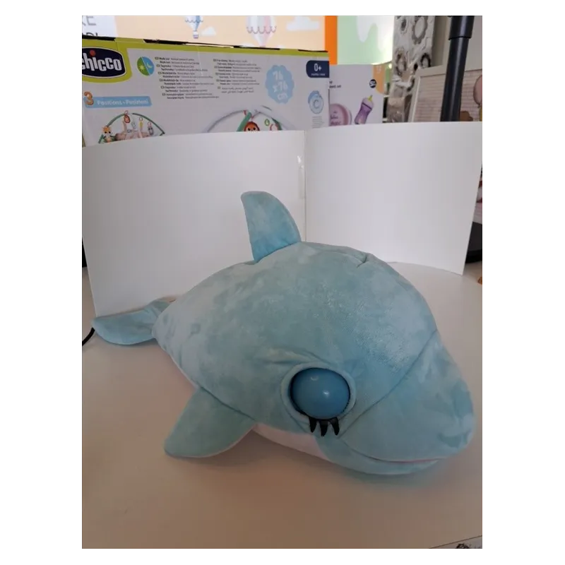 Delfino Apre e Chiude Occhi e Fa Suoni Dolcissimo