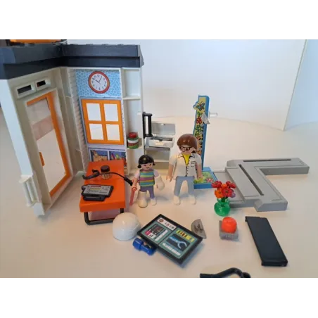 Clinica Del Dottore / Pediatra Playmobil Con Personaggi Accessori