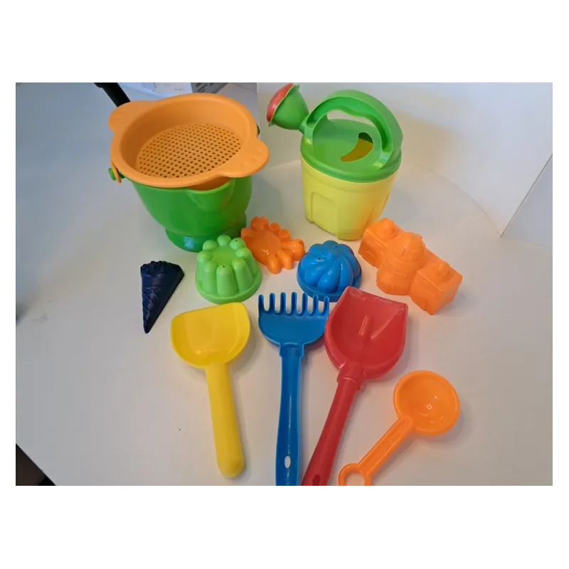 Set Giochi Da Spiaggia Secchiello, Annaffiatoio, Formine, Paletta, Rastrello