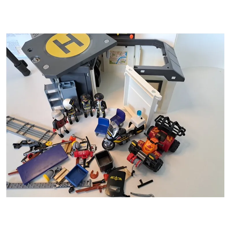 Stazione Polizia Playmobil Richiudibile Con Accessori (manca Elicottero e Pilastro Posteg)