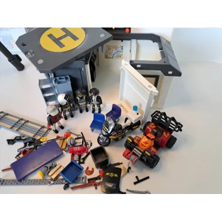 Stazione Polizia Playmobil Richiudibile Con Accessori (manca Elicottero e Pilastro Posteg)