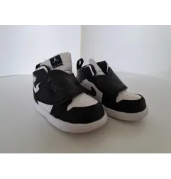Scarpe Nike Skyjordan Bianche E Nere N.22