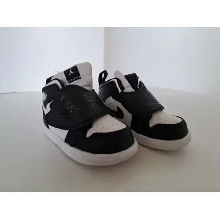 Scarpe Nike Skyjordan Bianche E Nere N.22