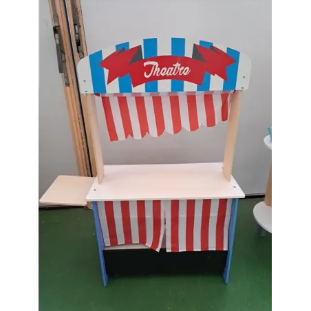 Gioco In Legno: Teatro Da Un Lato e Mercato Dell'altra