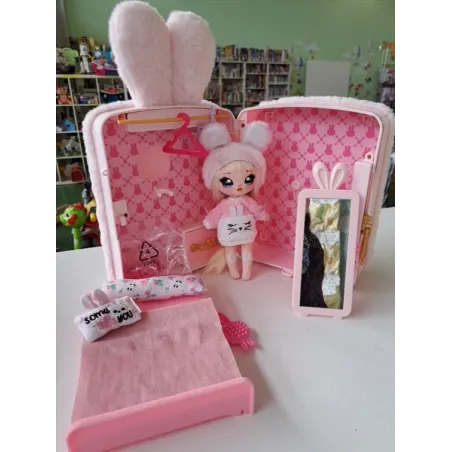 Armadio Peluche Rosa Bambola Na! Na! Na! Surprise Parisian Kitty Con Accessori All'interno
