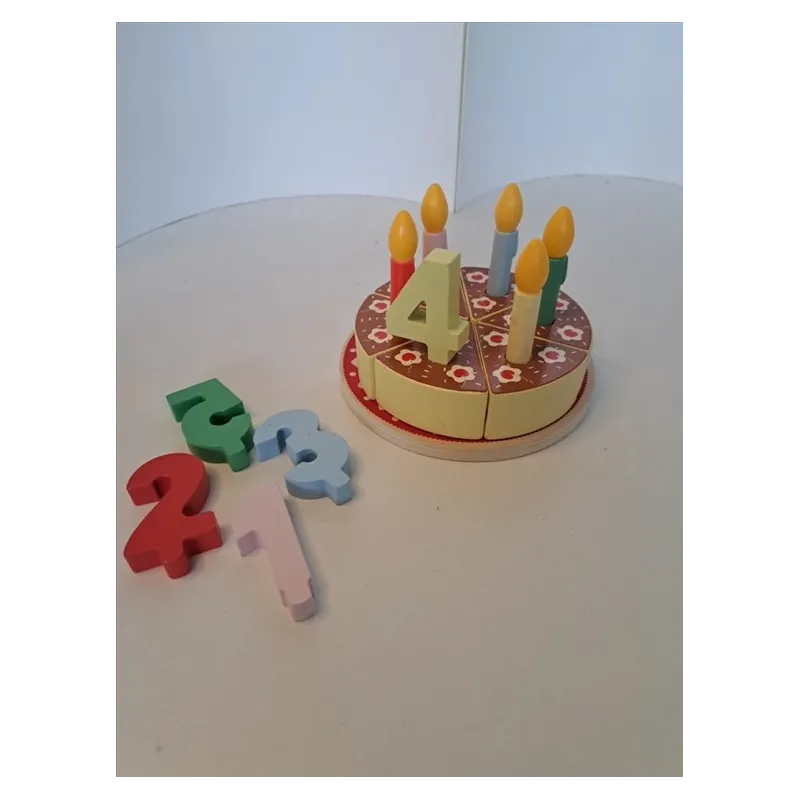 Torta Di Compleanno In Legno Con Candeline