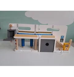 Autolaggio / Stazione Di Servizio In Legno