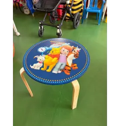 Tavolino Winnie The Pooh In Legno Rotondo