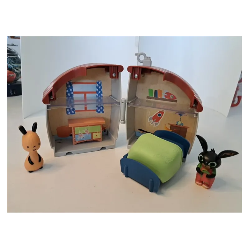 Casetta Di Bing Piccola Con Letto Bing E Flop